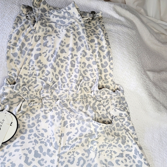 JUMPSUIT / SUPER SOFT /FOR CLOSET CLOSING ONLY - Picture 6 of 6